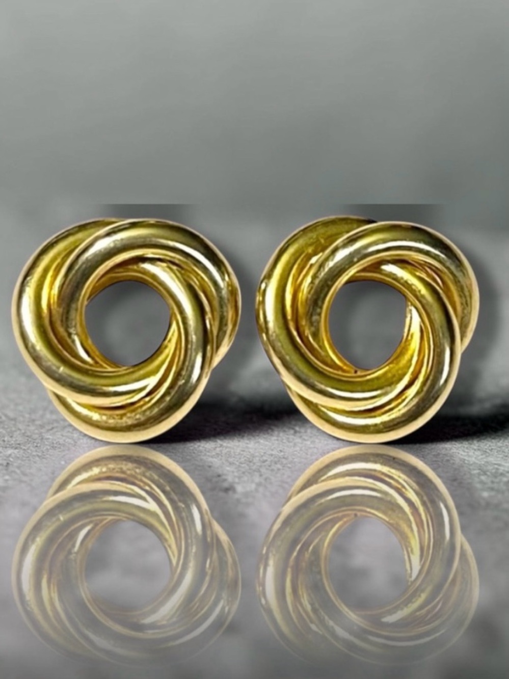 Stylish Vintage Polished Gold Tone Knot Pierced Post Earrings Classic Design